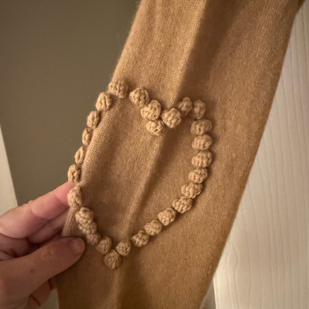 Brodie cashmere sweater with hearts